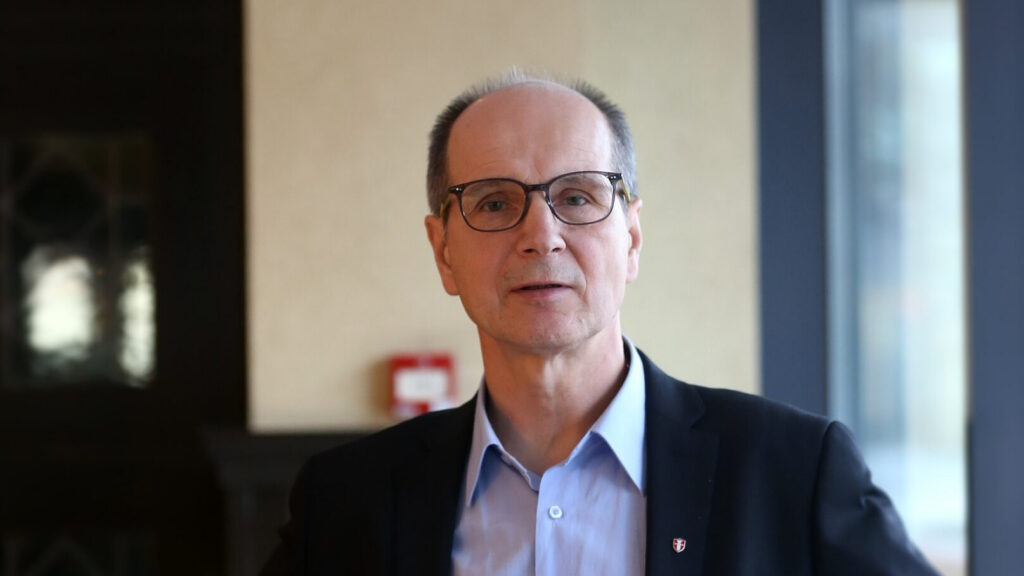 Otse kaamera tagant filmikooli juhtima