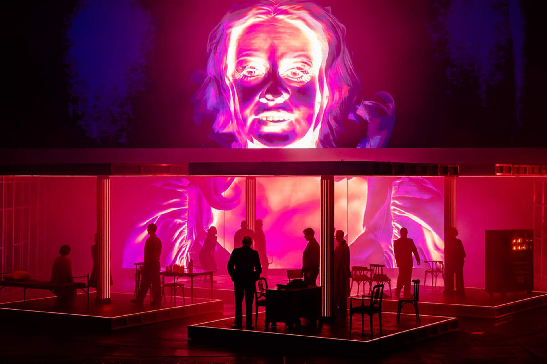 Puhu tuul ja t&otilde;uka teatrit