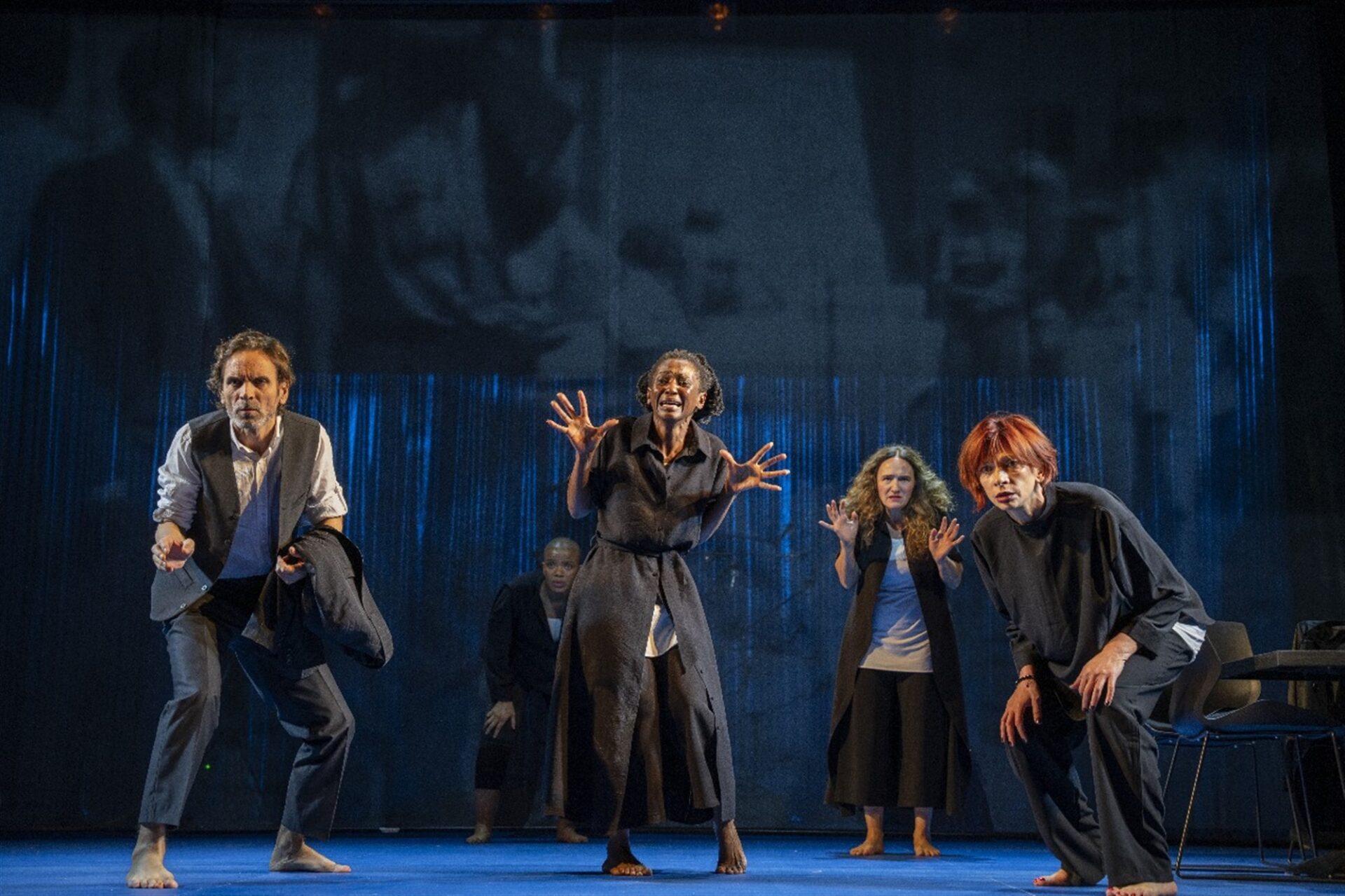 L&auml;hiajaloo kannatuste valus vari teatri kohal